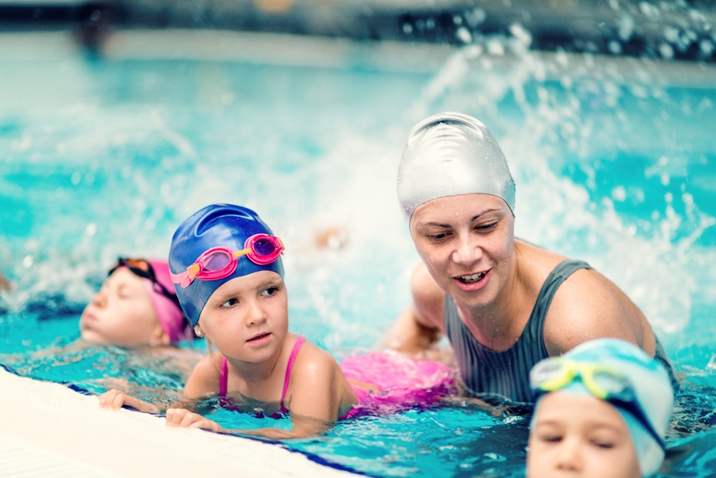 Del Total De Las Niñas 1/4 Practican La Natacion La Mitad Juega Volibol